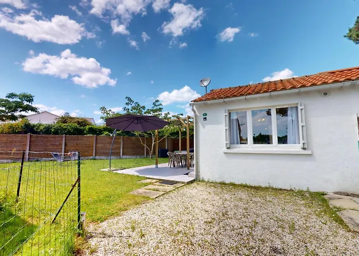 Holiday home Nid Douillet Terre Et